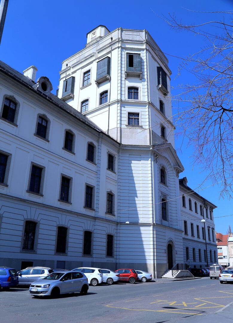 Csillagvizsgáló eger j